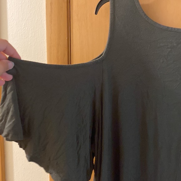 Torrid Super Soft Knits Olive Green Floral Cold Shoulder Tee Shirt Plus Size 5 - Picture 12 of 13